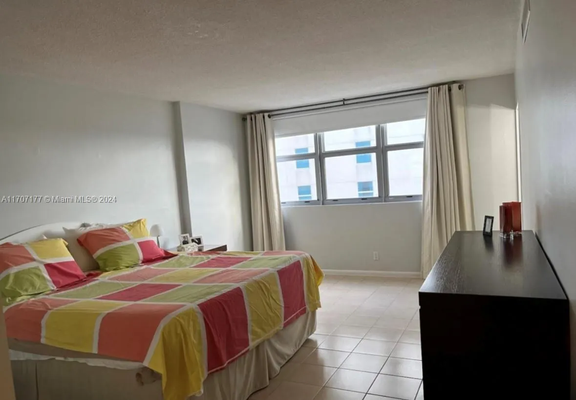 9225 Collins Ave, #712