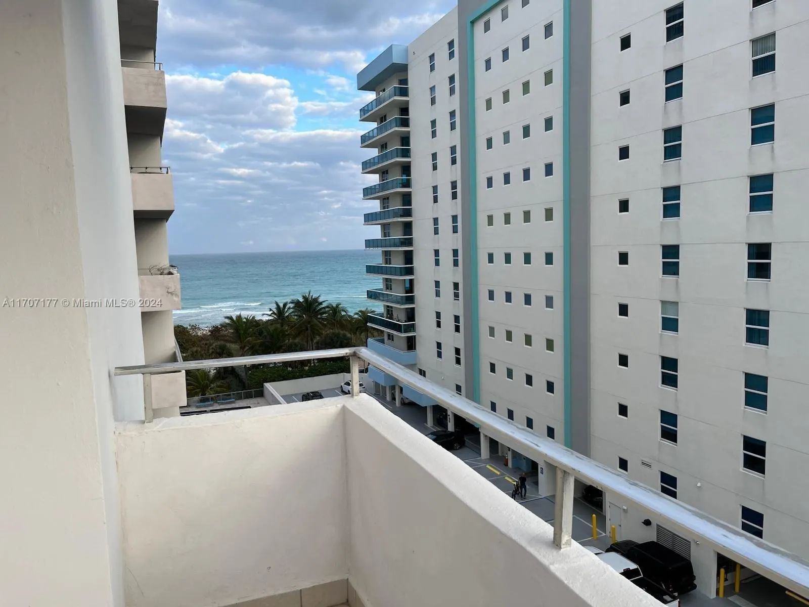 9225 Collins Ave, #712