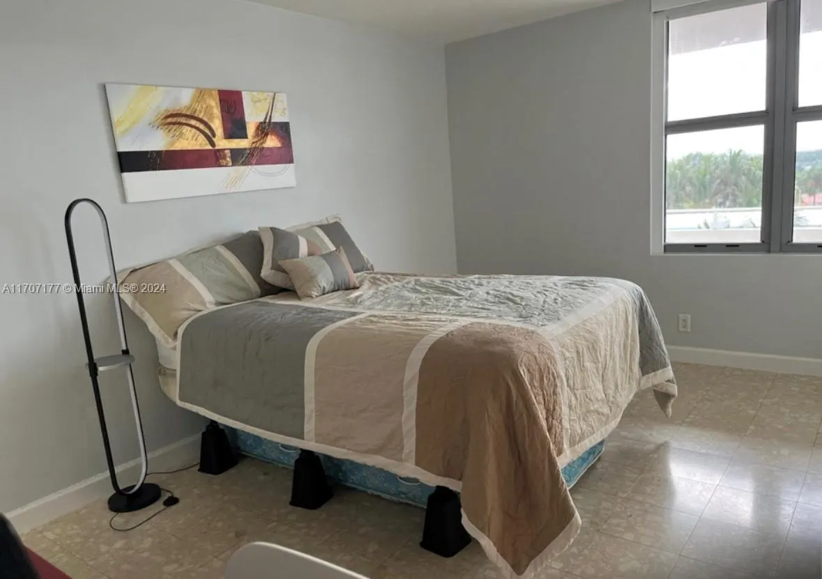9225 Collins Ave, #712