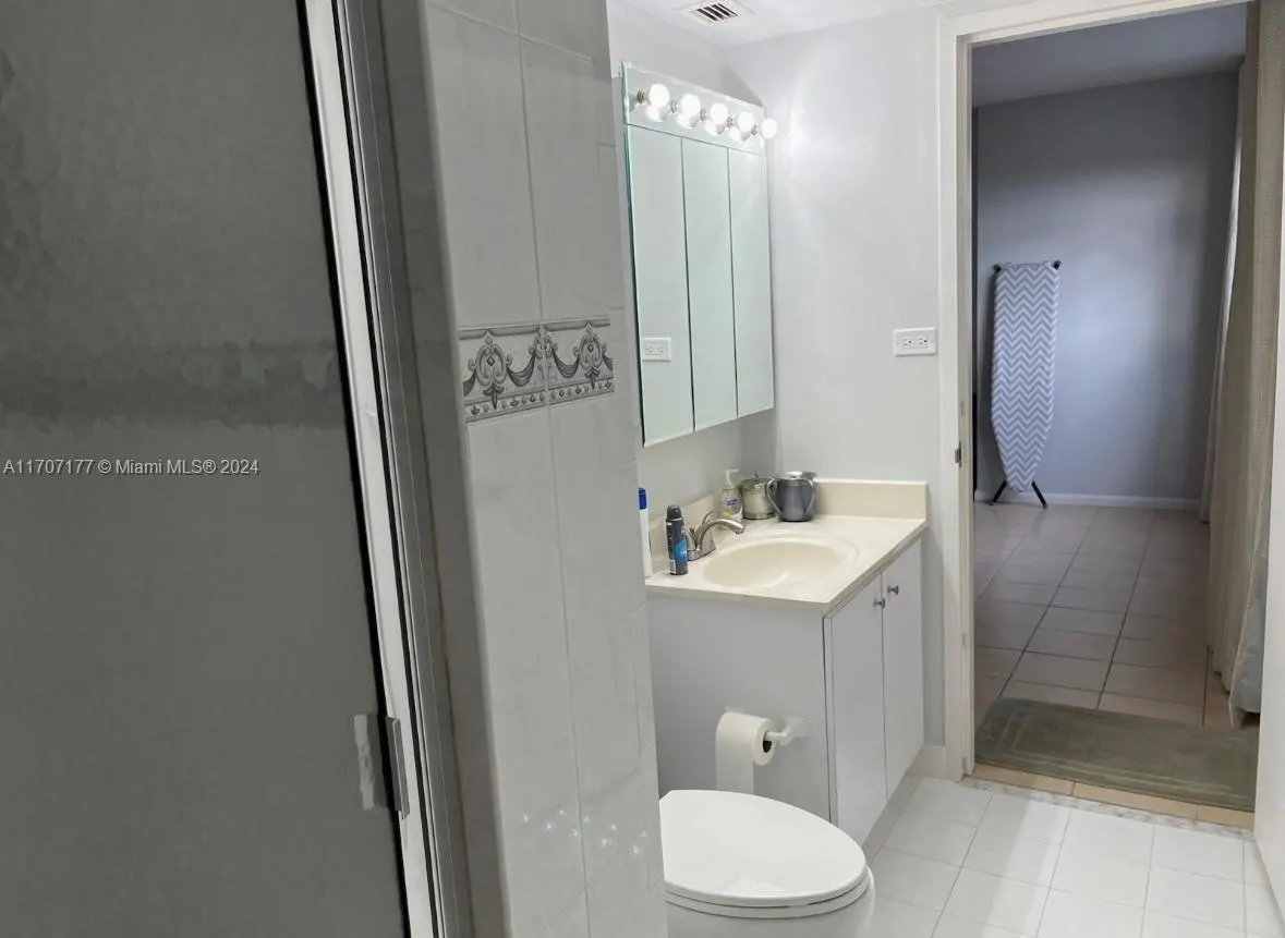 9225 Collins Ave, #712