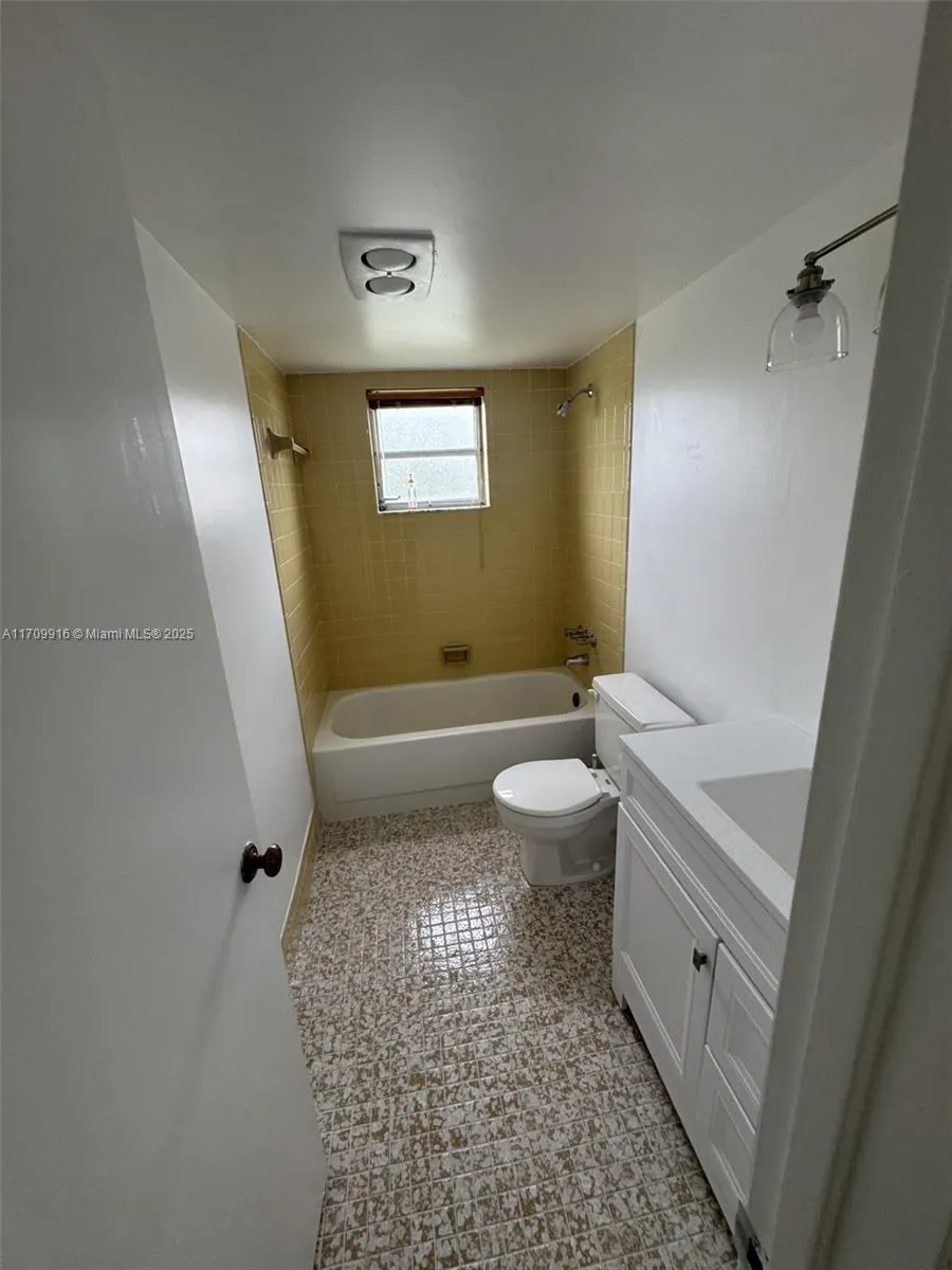 415 SE 11th Ter, #201