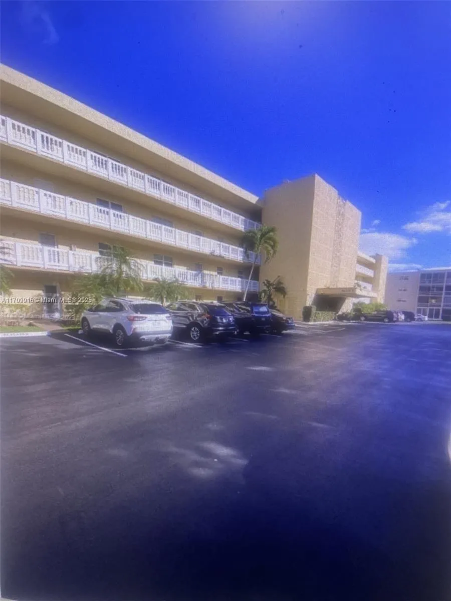 415 SE 11th Ter, #201