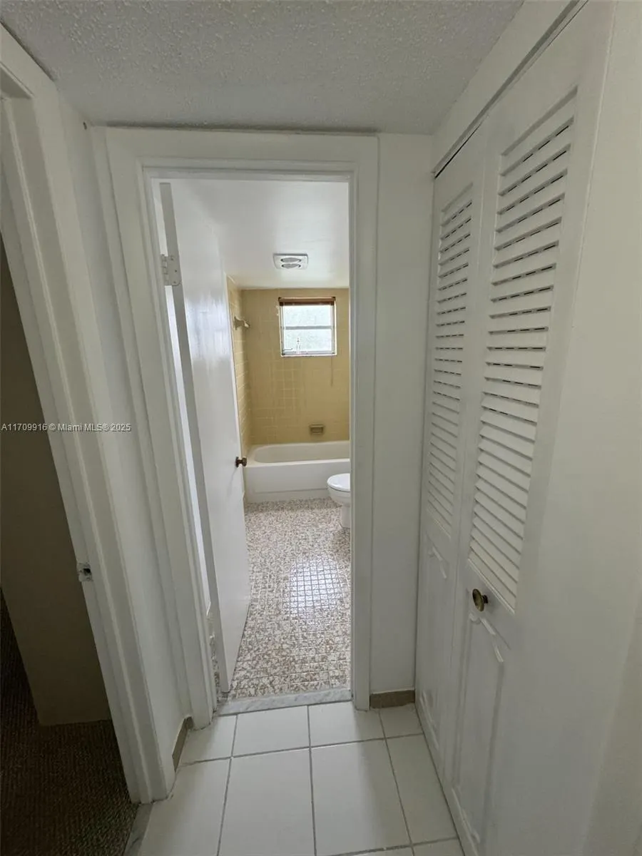 415 SE 11th Ter, #201