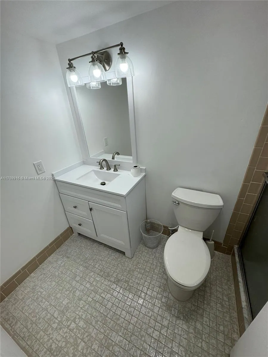 415 SE 11th Ter, #201