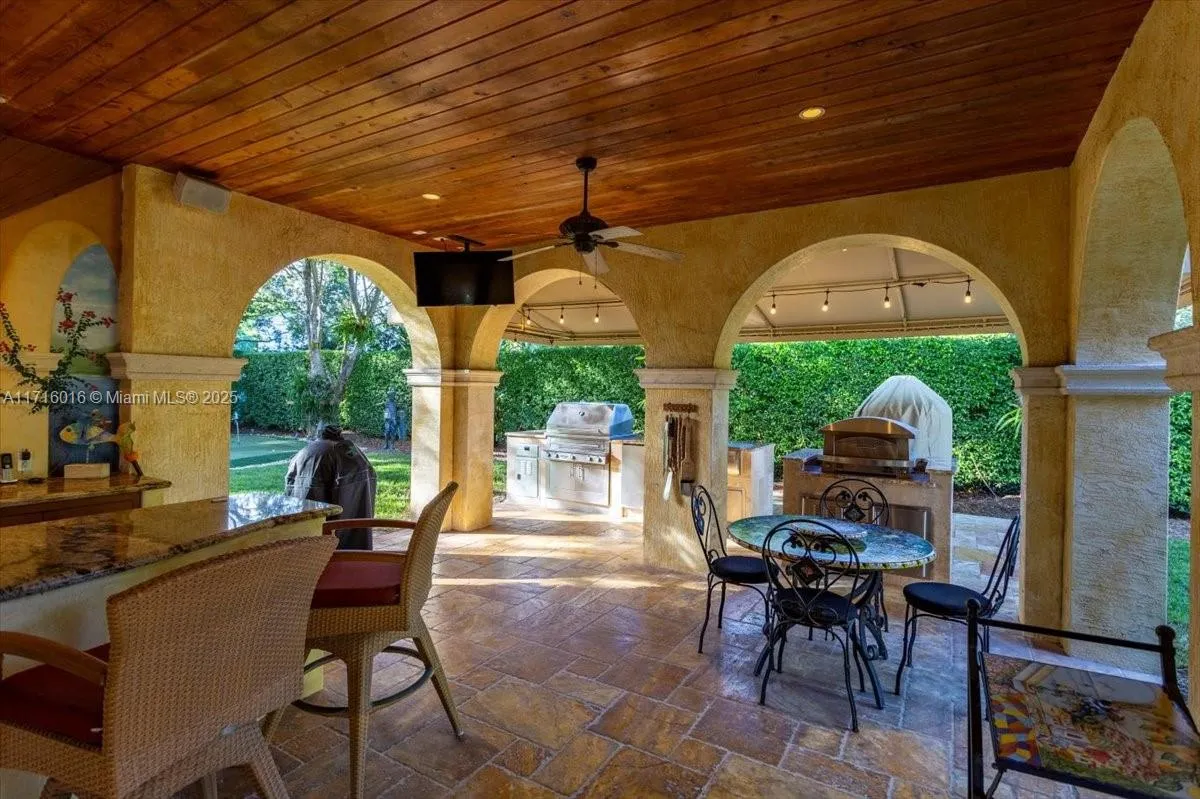 9940 W Suburban Dr