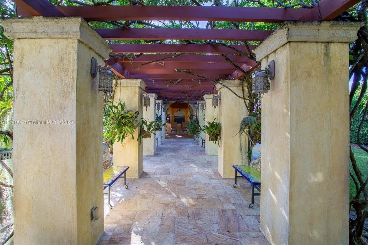 9940 W Suburban Dr