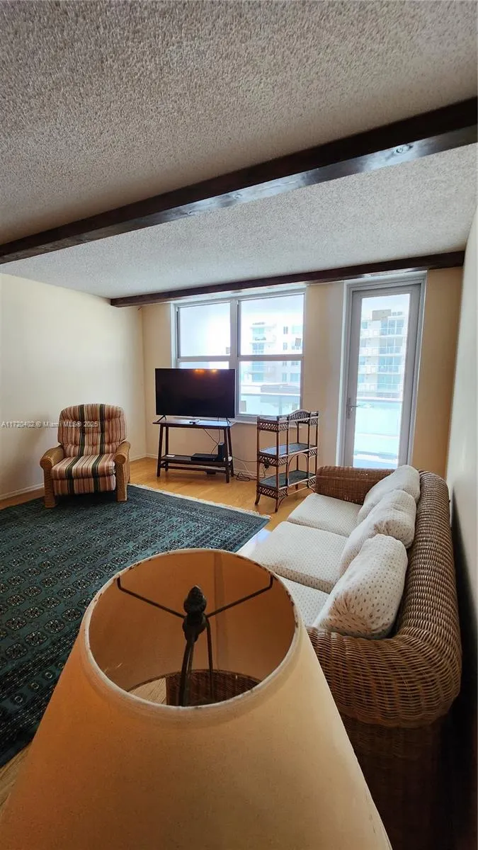 9511 Collins Ave, #606