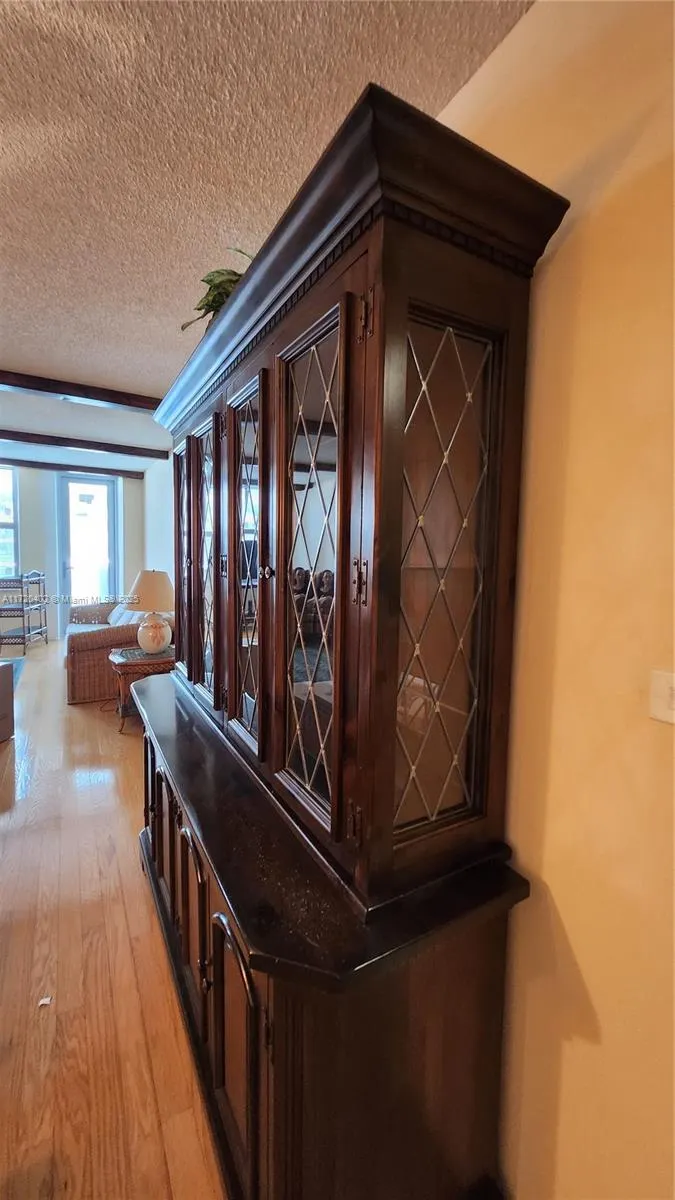 9511 Collins Ave, #606