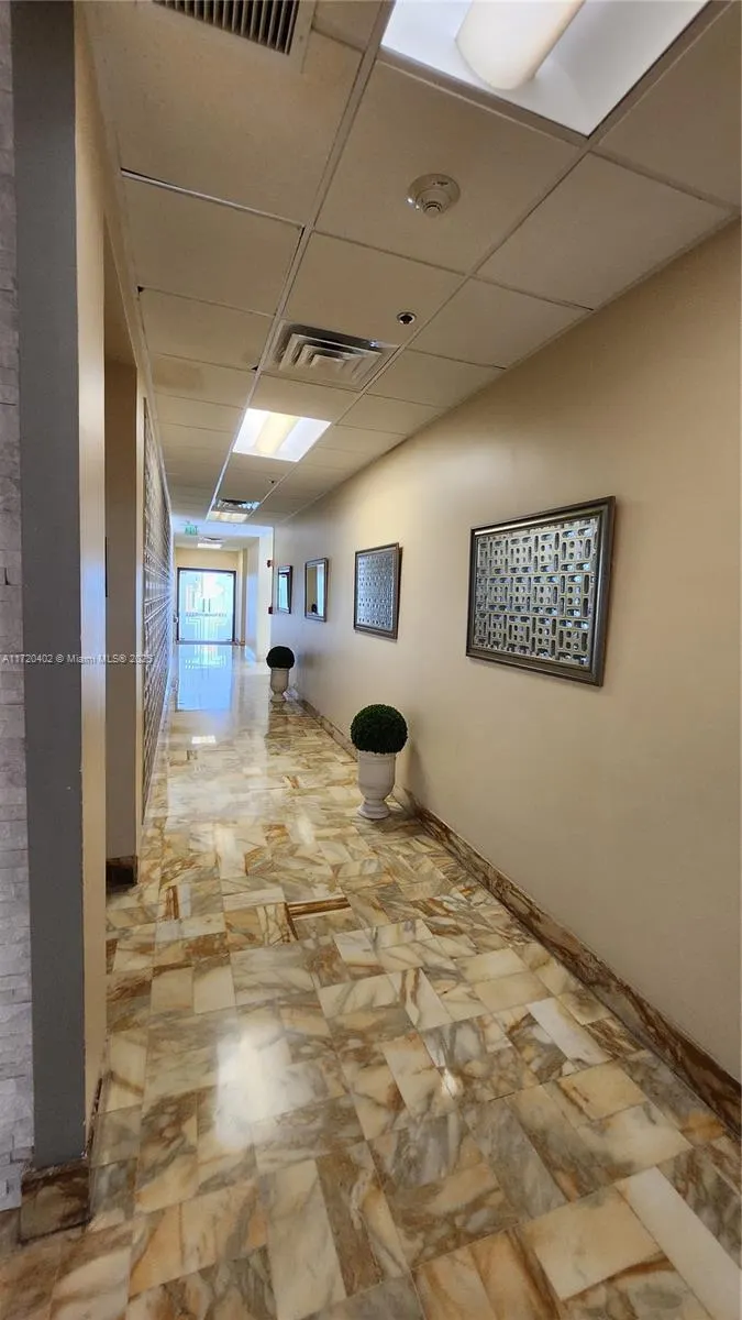 9511 Collins Ave, #606
