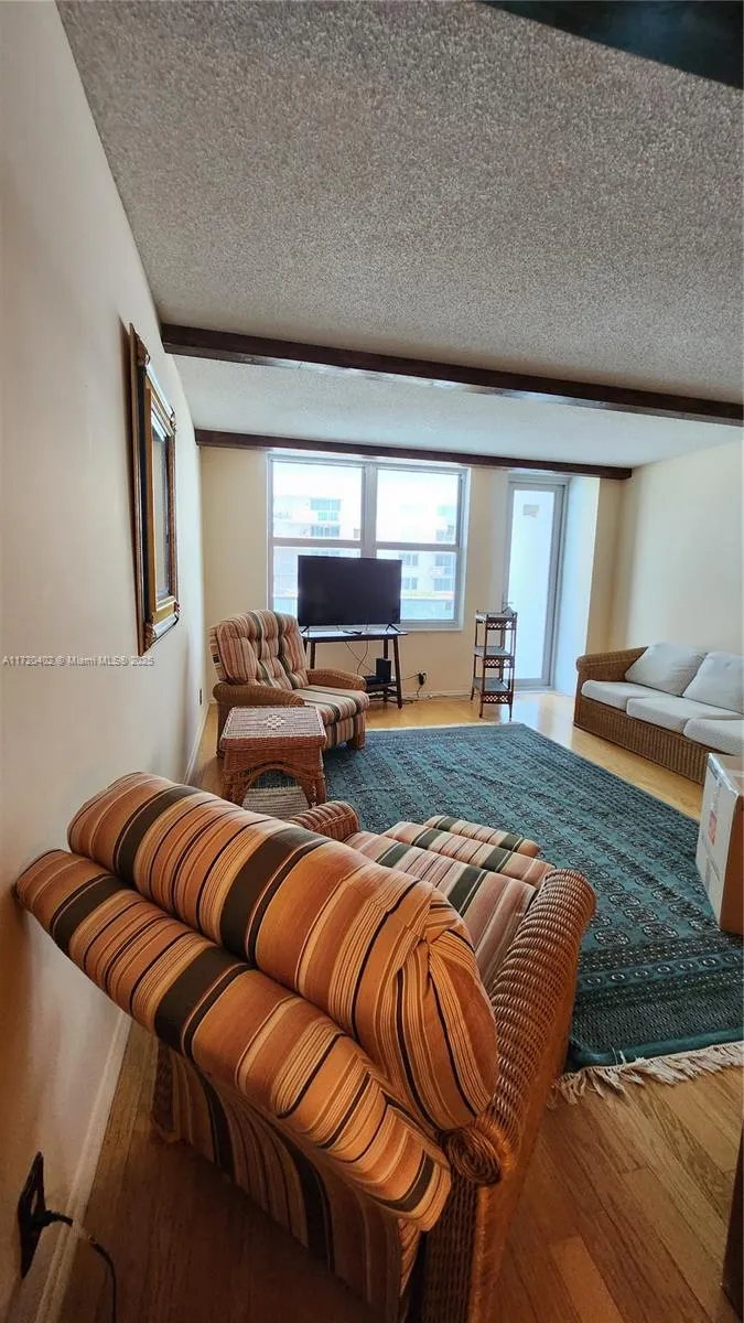 9511 Collins Ave, #606