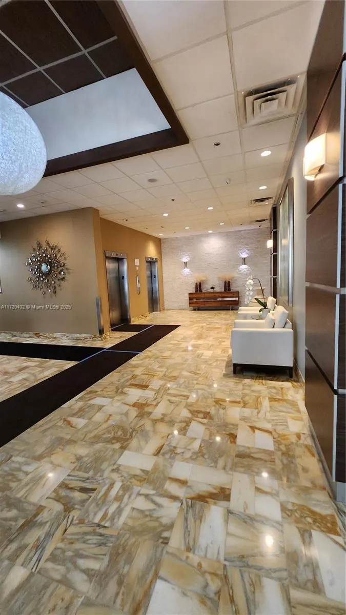 9511 Collins Ave, #606
