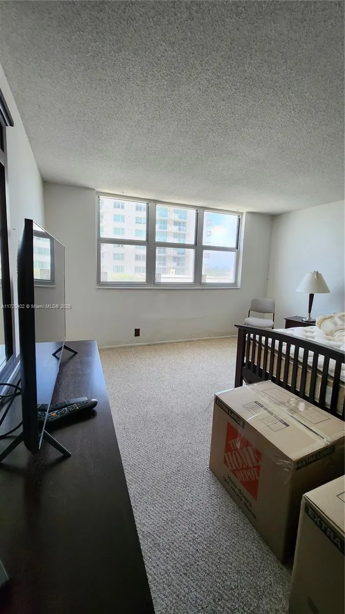 9511 Collins Ave, #606
