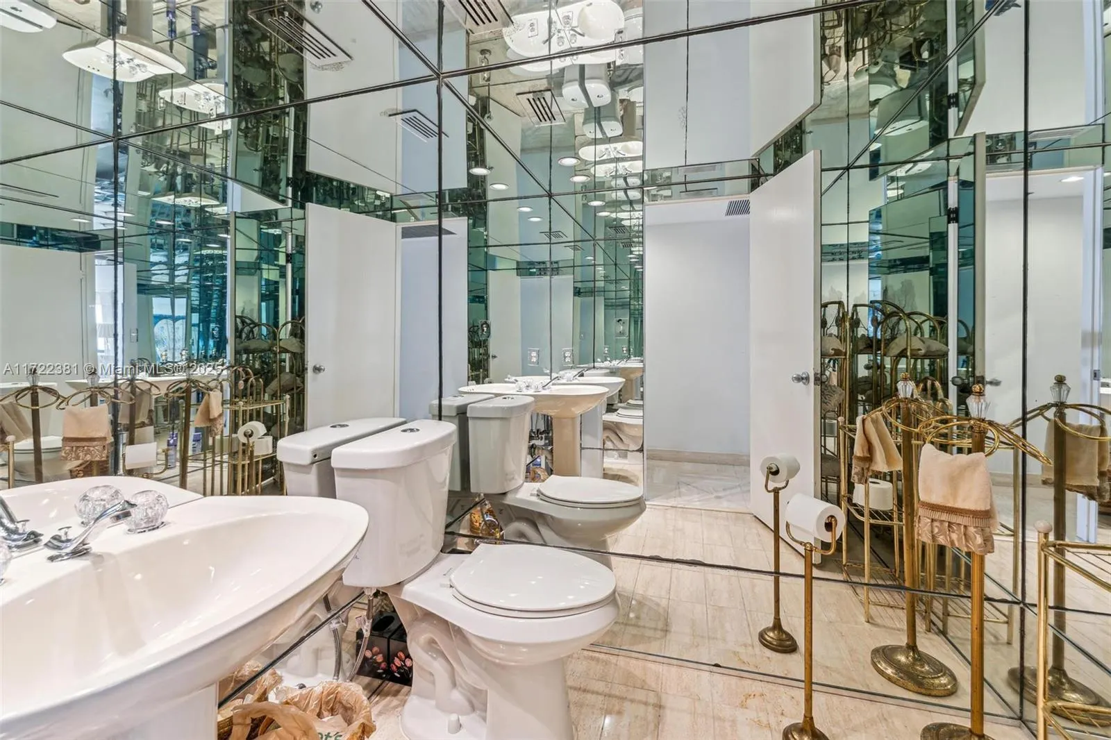 10175 Collins Ave, #1202