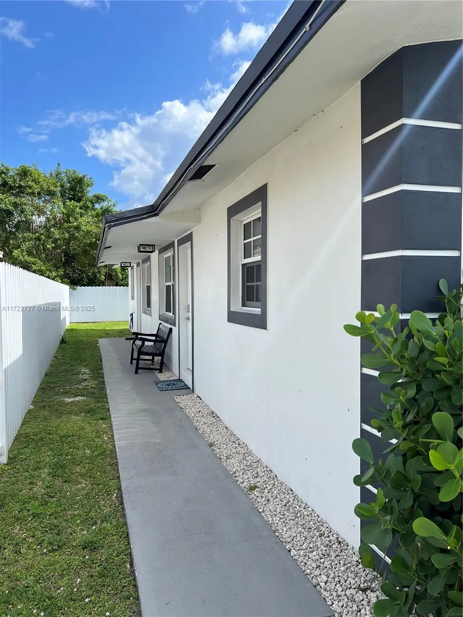228 NW 9th Ave