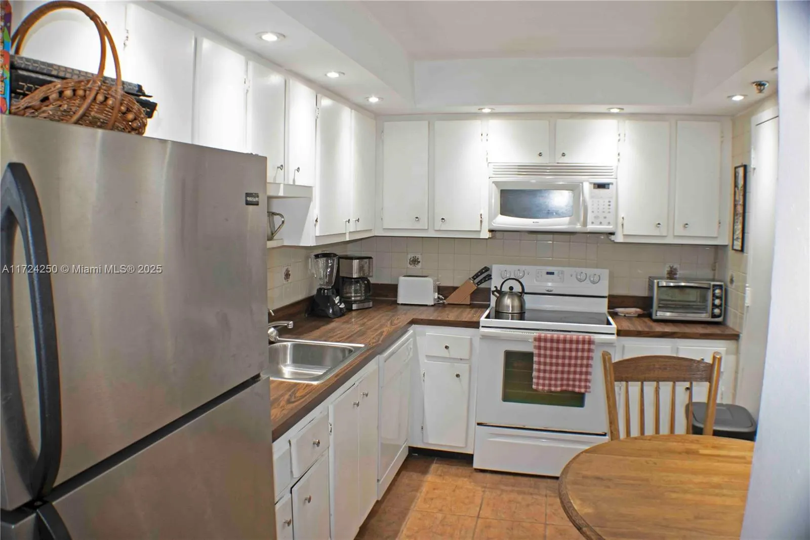 9511 Collins Ave, #1108
