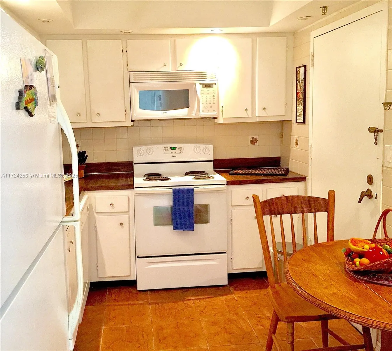 9511 Collins Ave, #1108