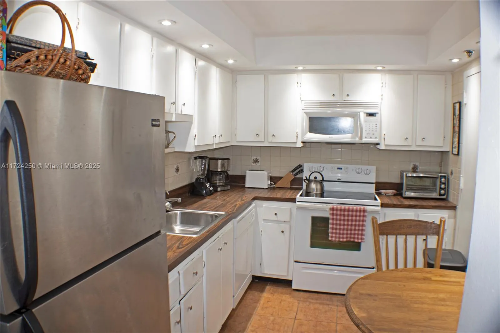 9511 Collins Ave, #1108