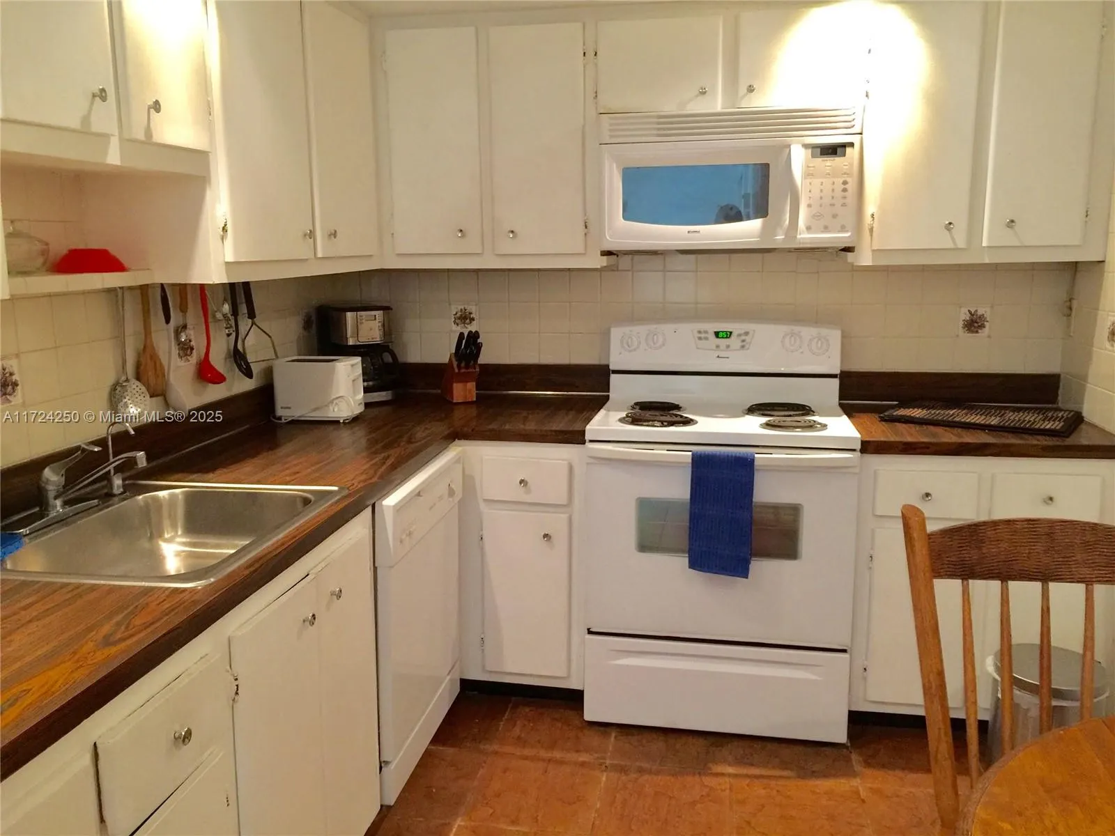 9511 Collins Ave, #1108