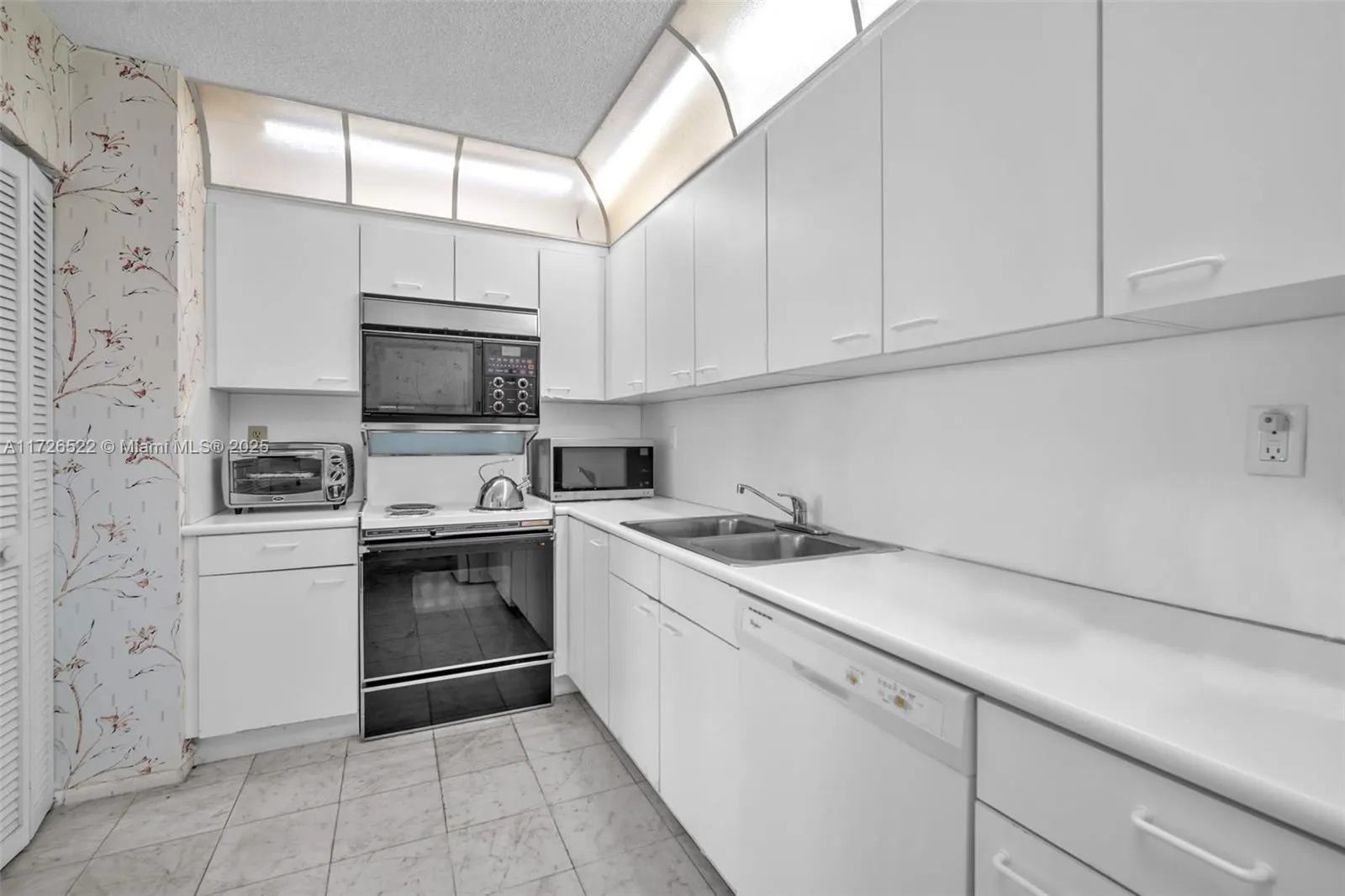 9341 Collins Ave, #1205