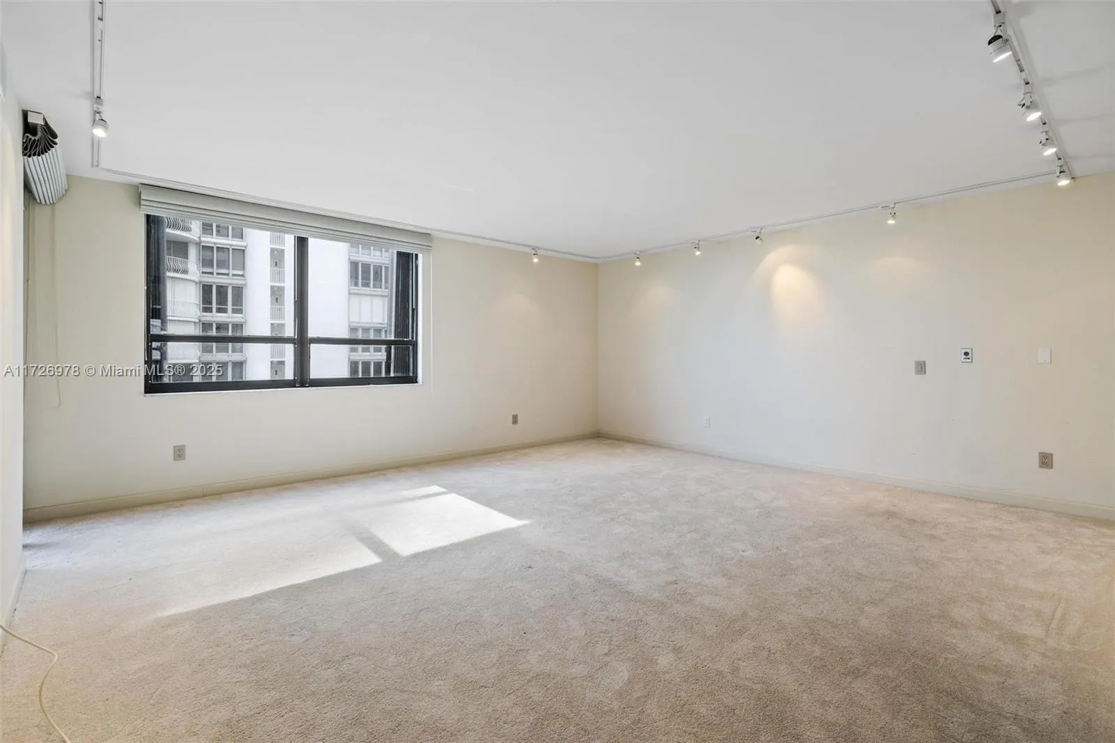 10175 Collins Ave, #502