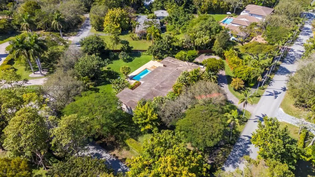 6000 Chapman Field Dr