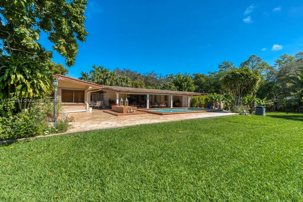 6000 Chapman Field Dr