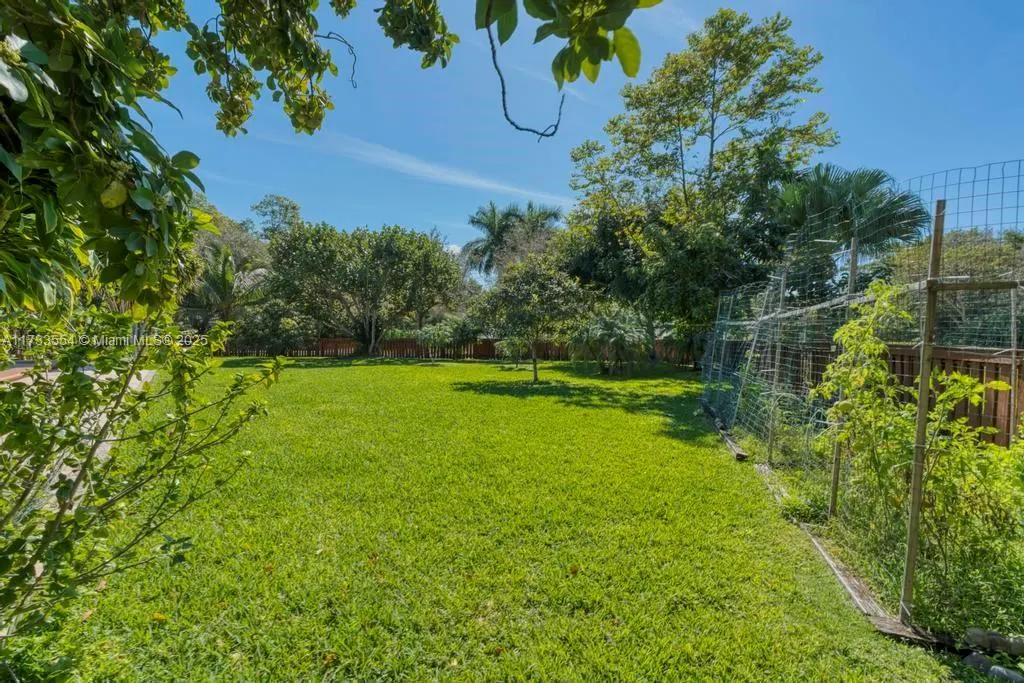 6000 Chapman Field Dr