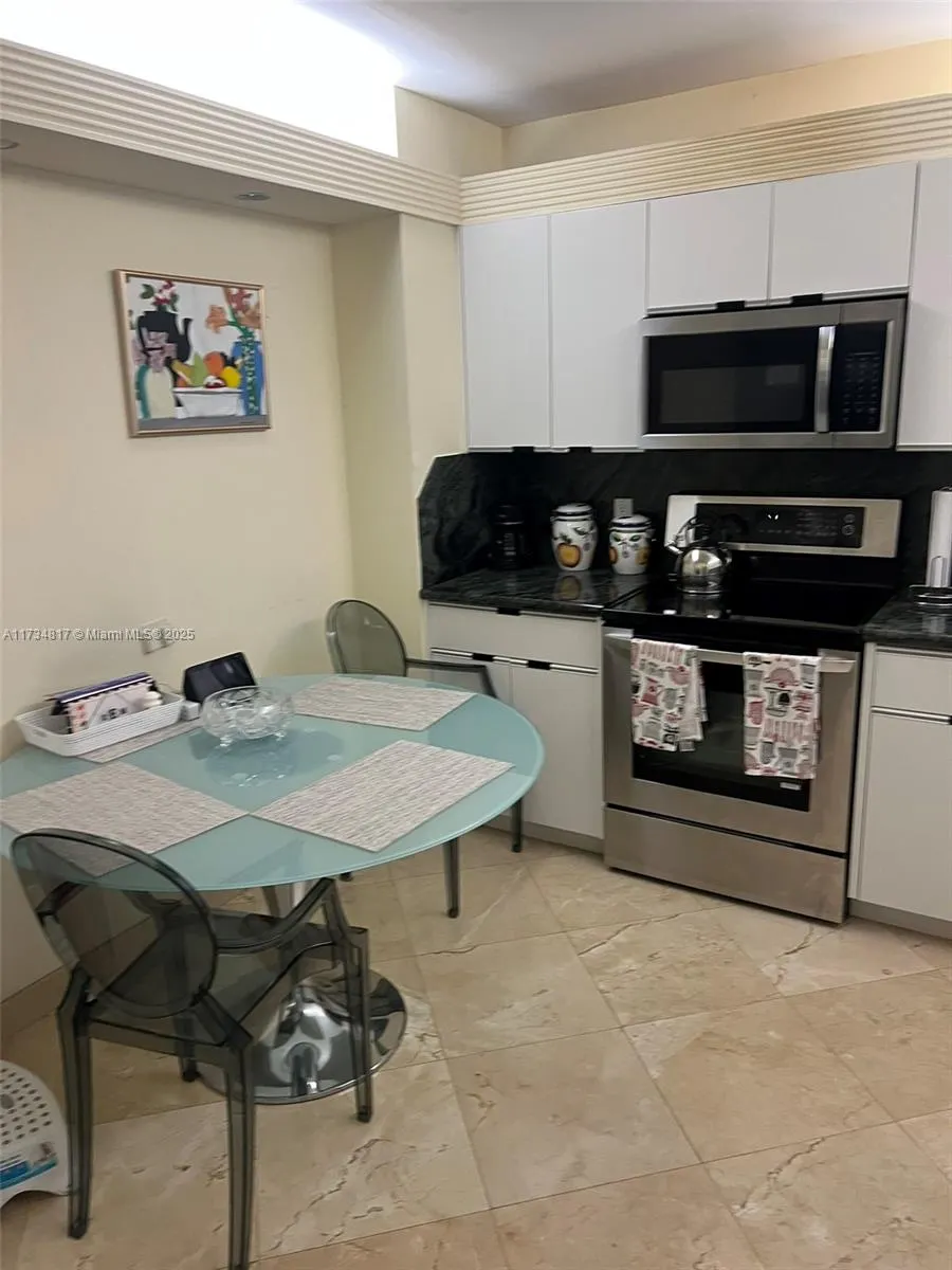 9801 Collins Ave, #17J