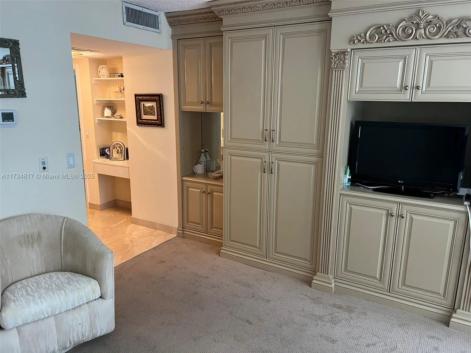 9801 Collins Ave, #17J