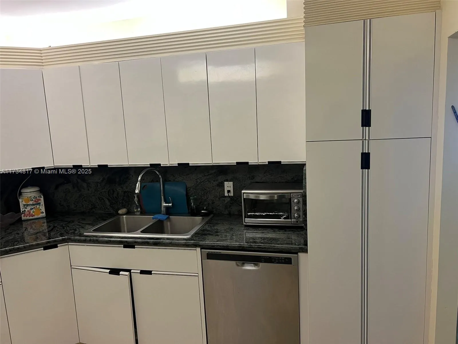 9801 Collins Ave, #17J