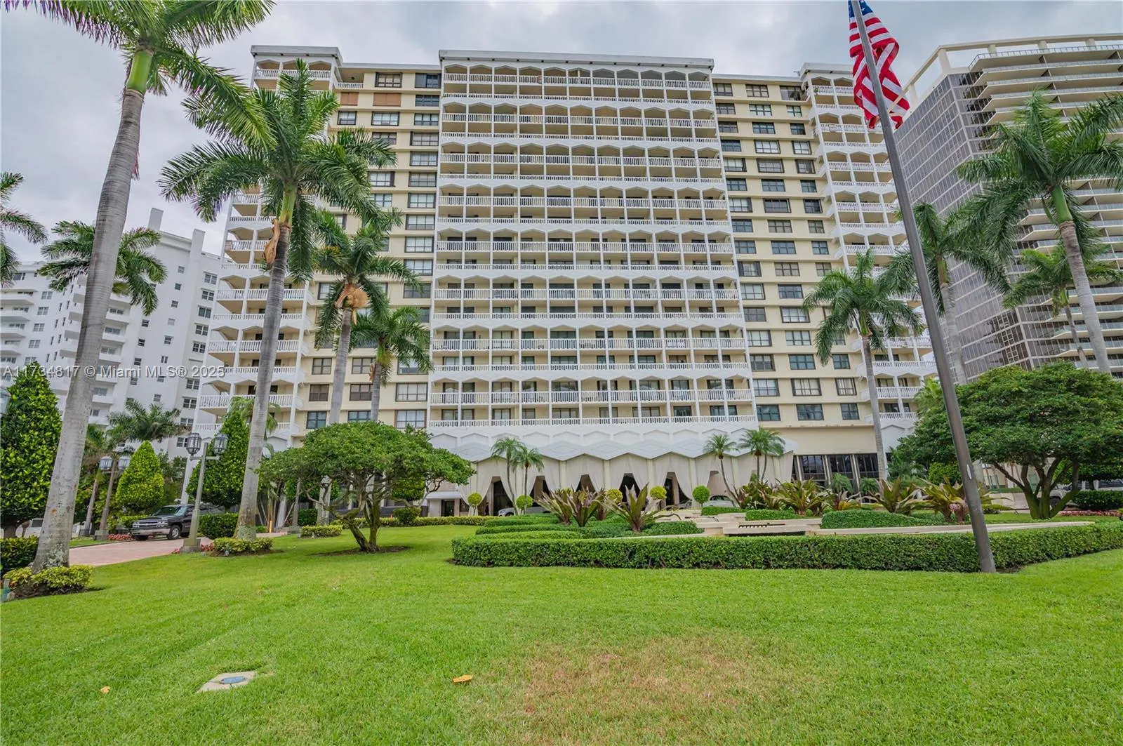 9801 Collins Ave, #17J