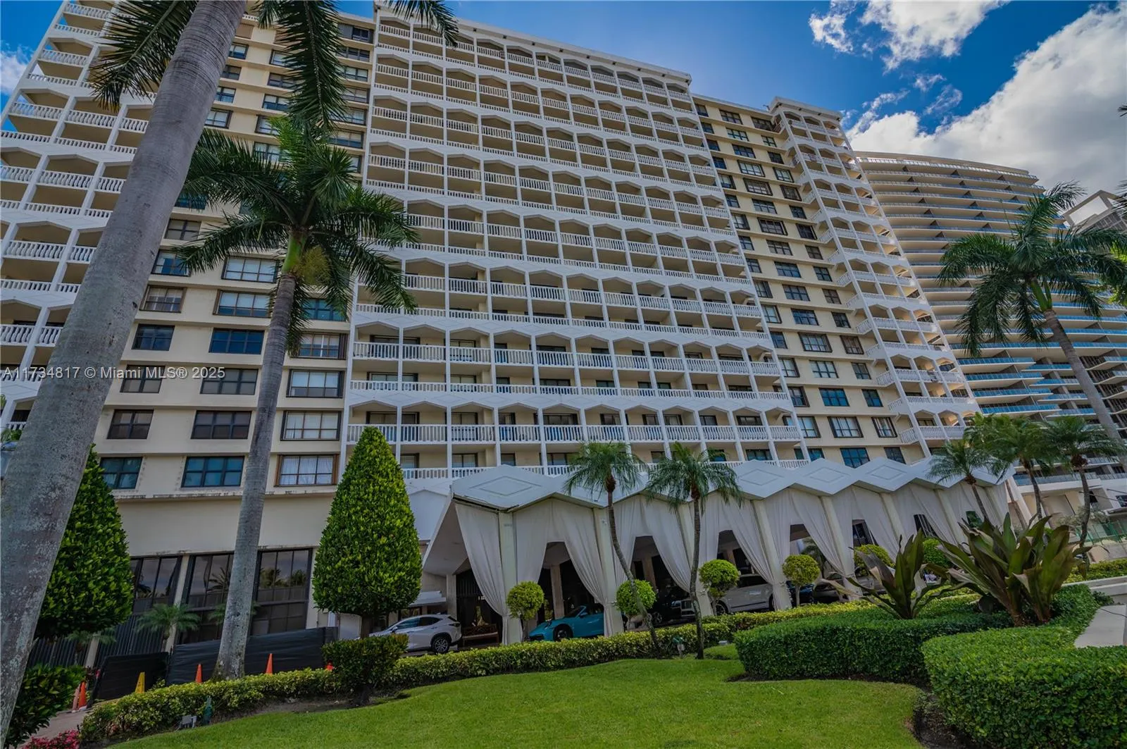 9801 Collins Ave, #17J
