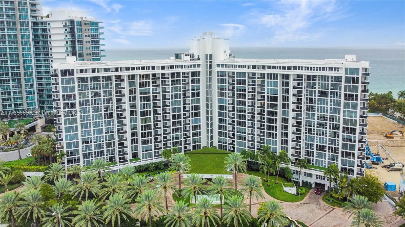 10275 Collins Ave, #817