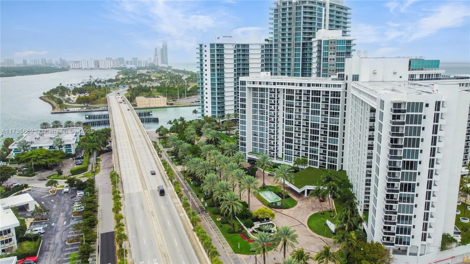 10275 Collins Ave, #817
