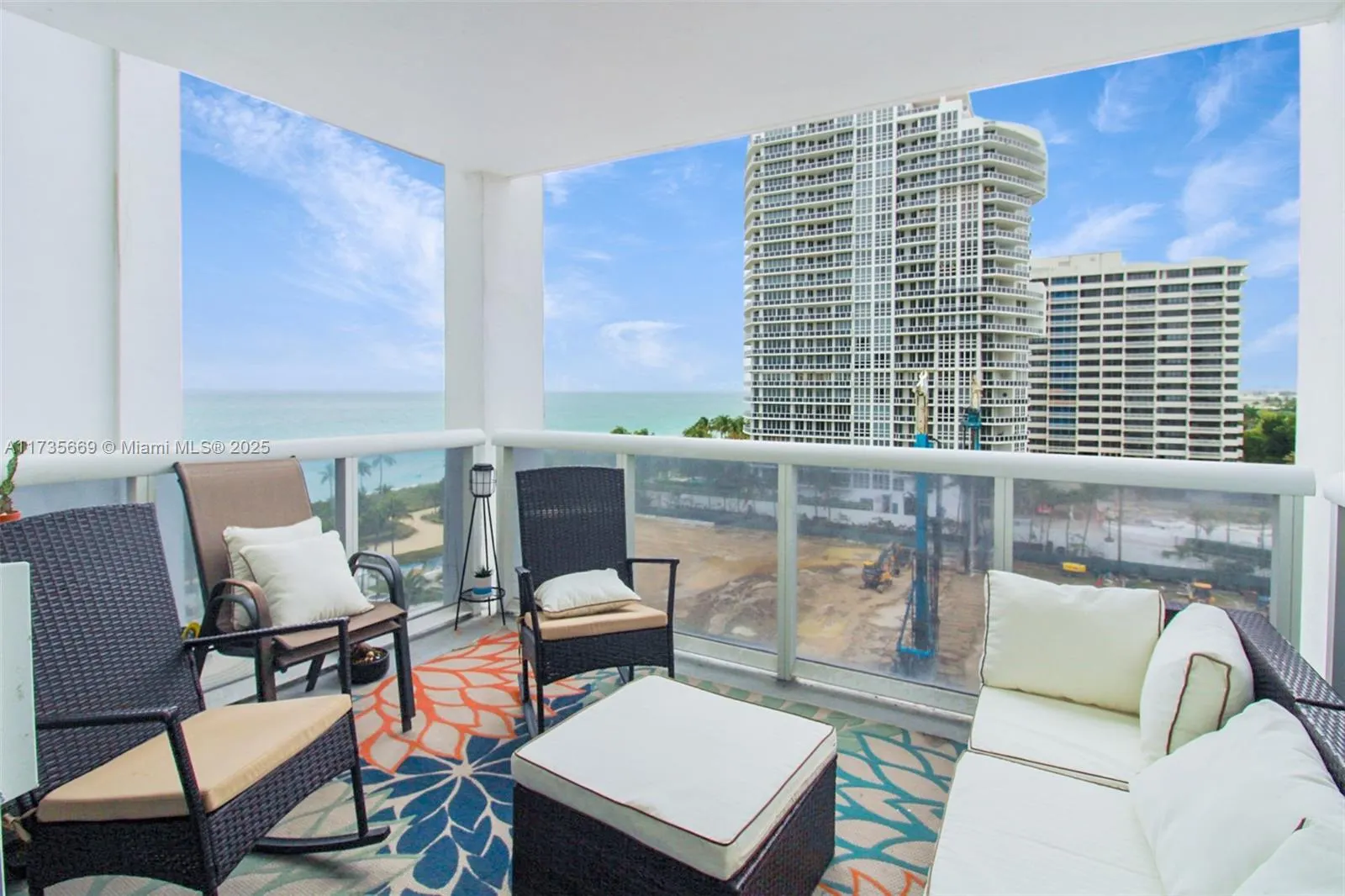 10275 Collins Ave, #817