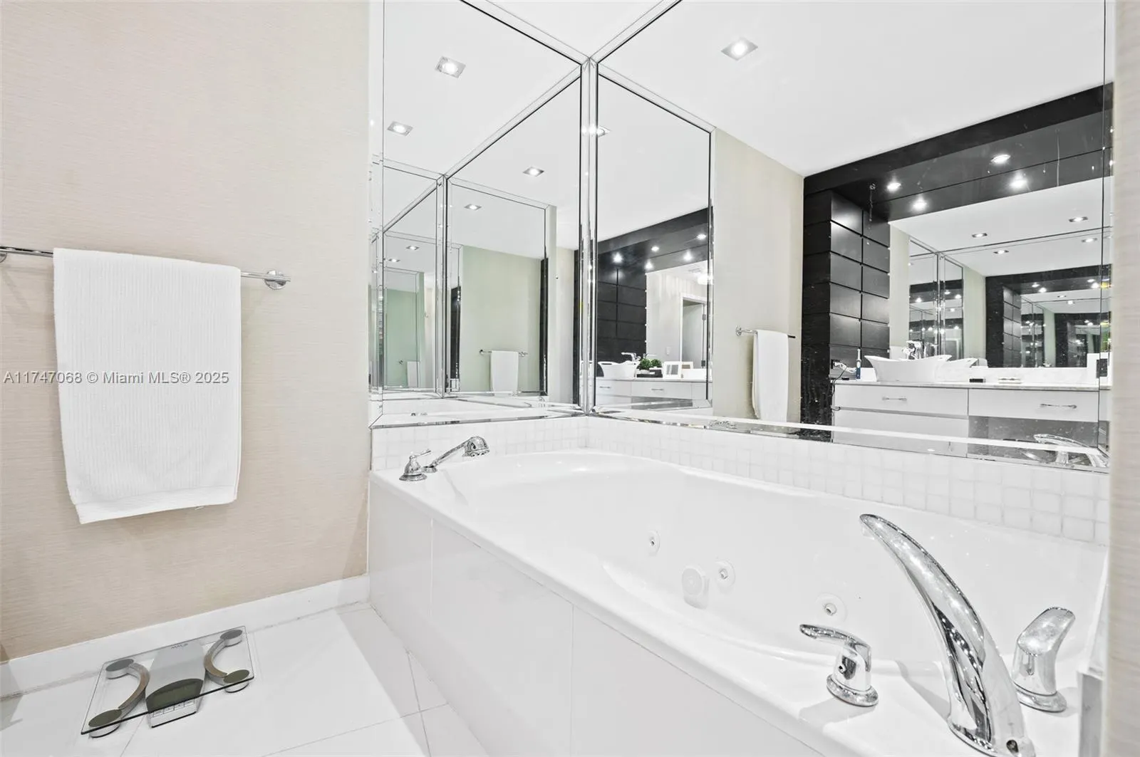 9601 Collins Ave, #1208