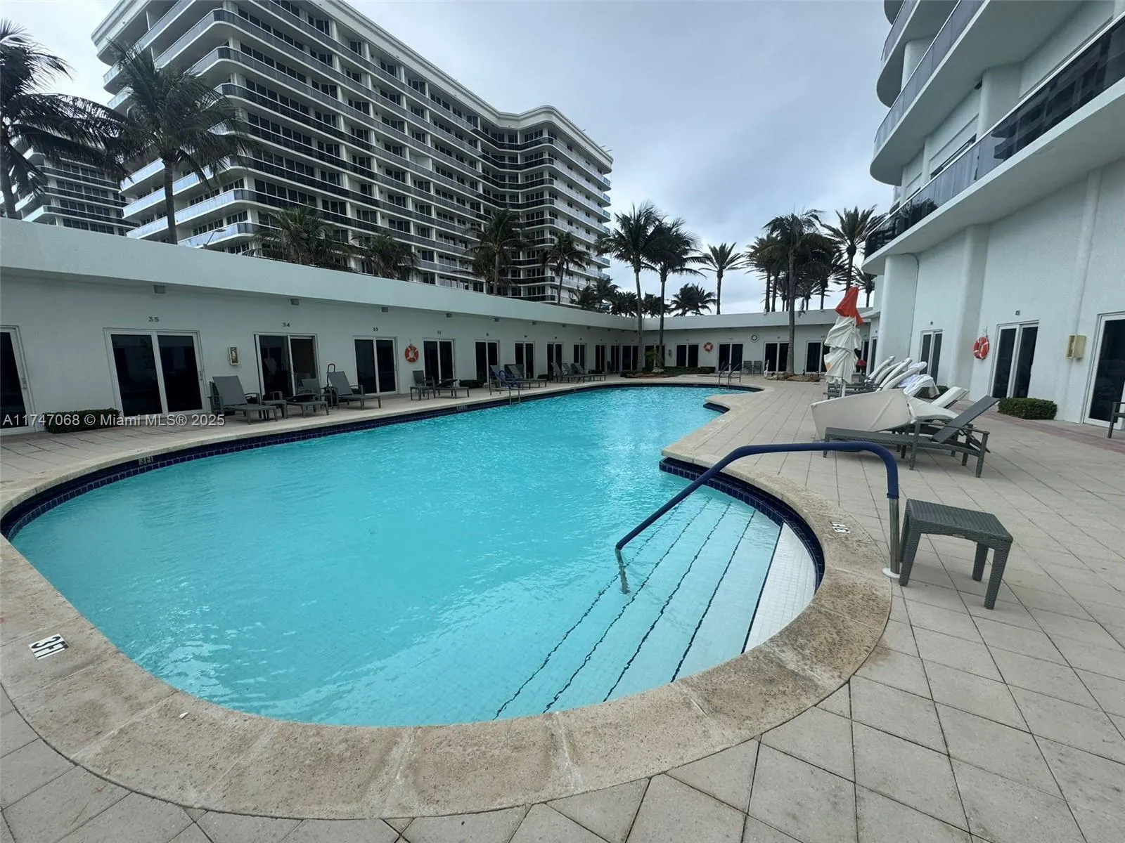 9601 Collins Ave, #1208