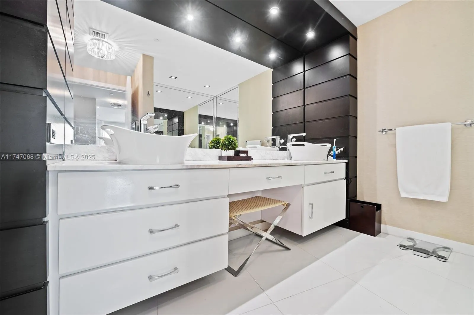 9601 Collins Ave, #1208