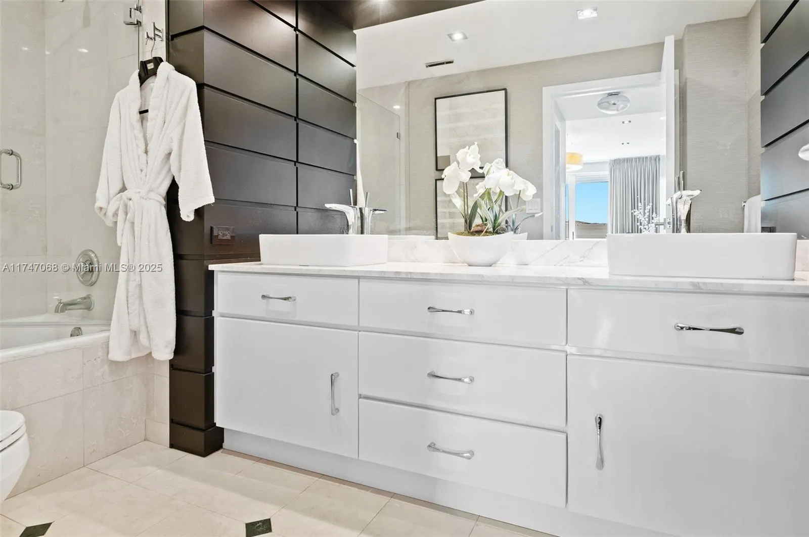 9601 Collins Ave, #1208