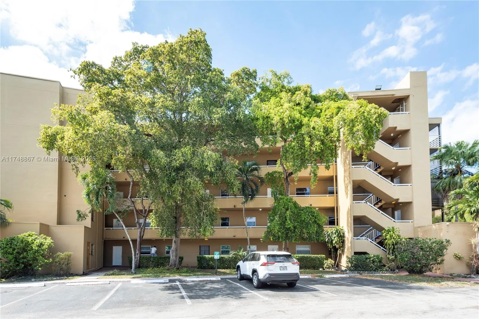 4111 Stirling Rd, #509