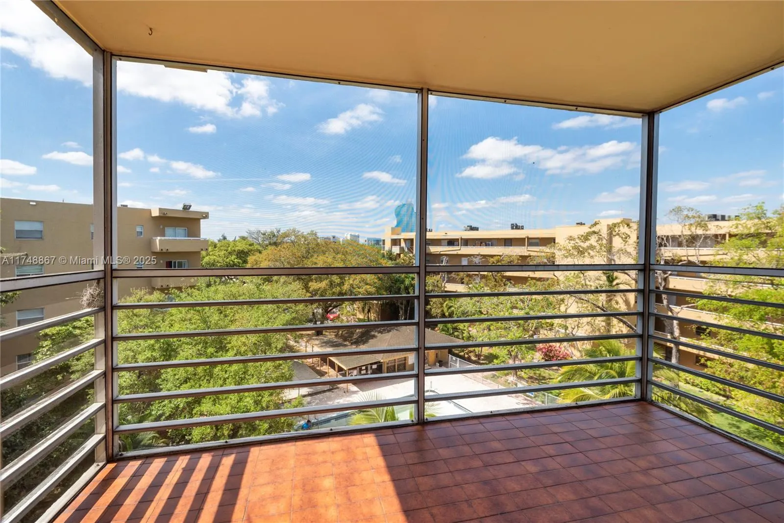 4111 Stirling Rd, #509