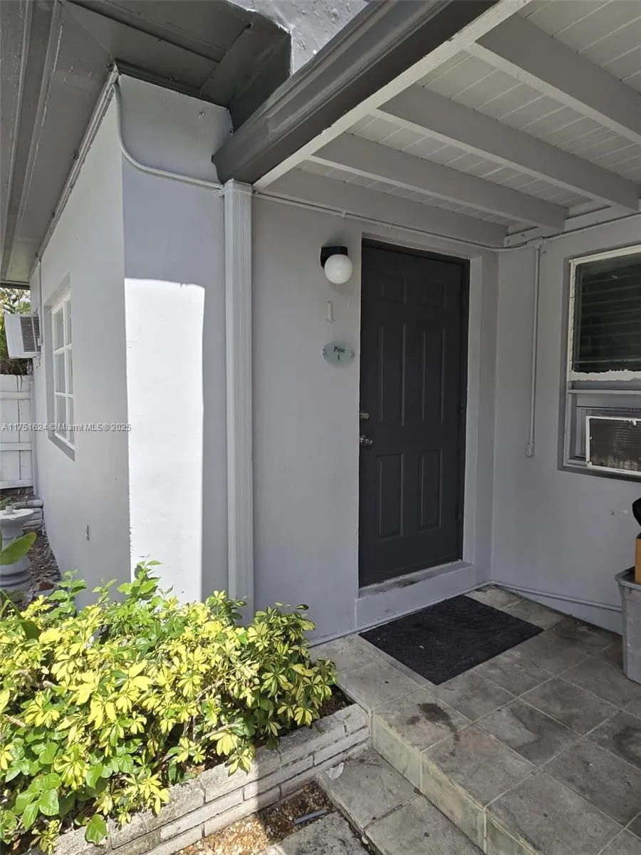 250 SE Park St, #1-6