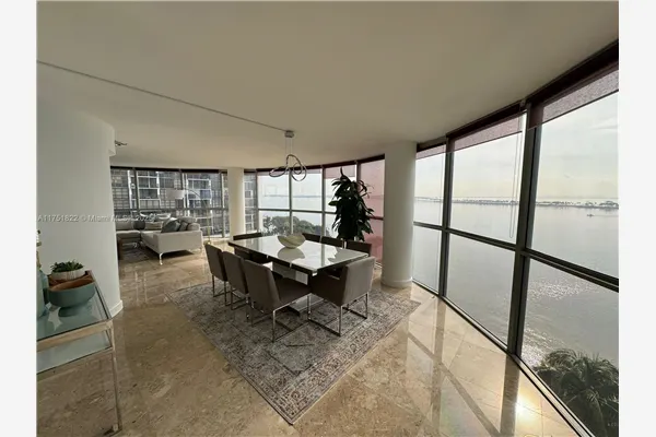 2025 Brickell Ave