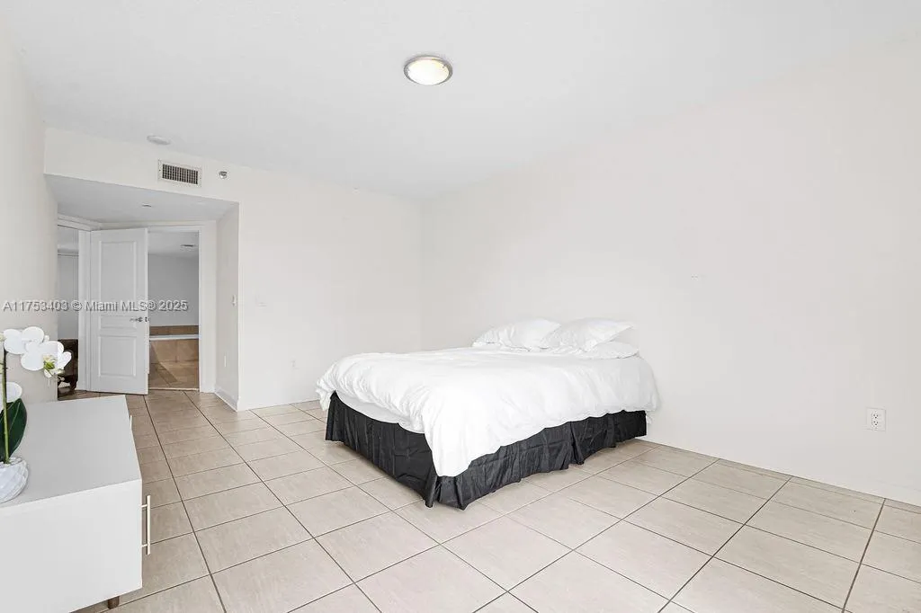 8925 Collins Ave, #2E