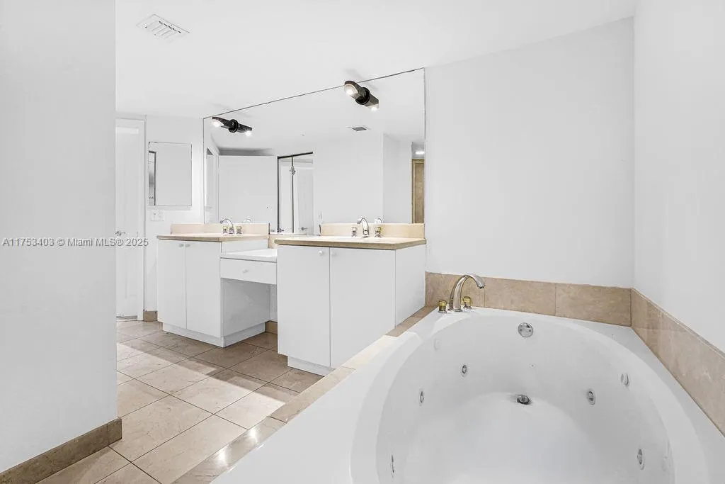 8925 Collins Ave, #2E