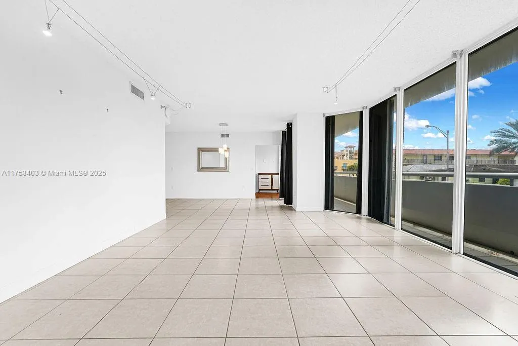8925 Collins Ave, #2E