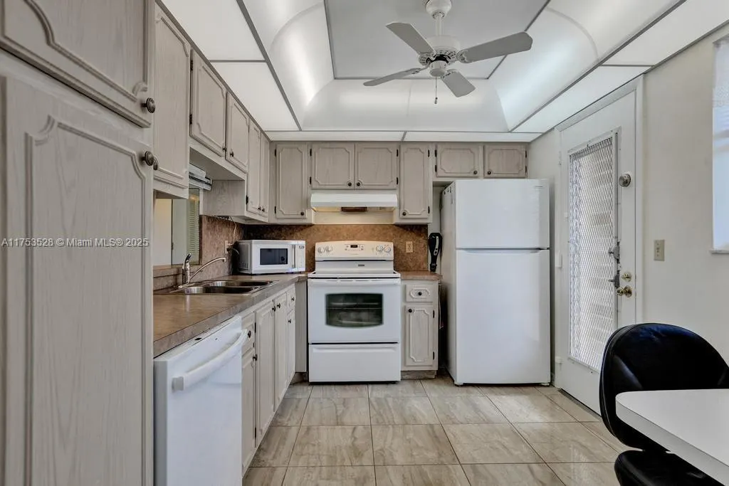 205 SE 11th Ter, #203