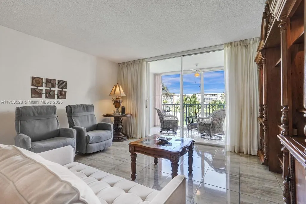 205 SE 11th Ter, #203