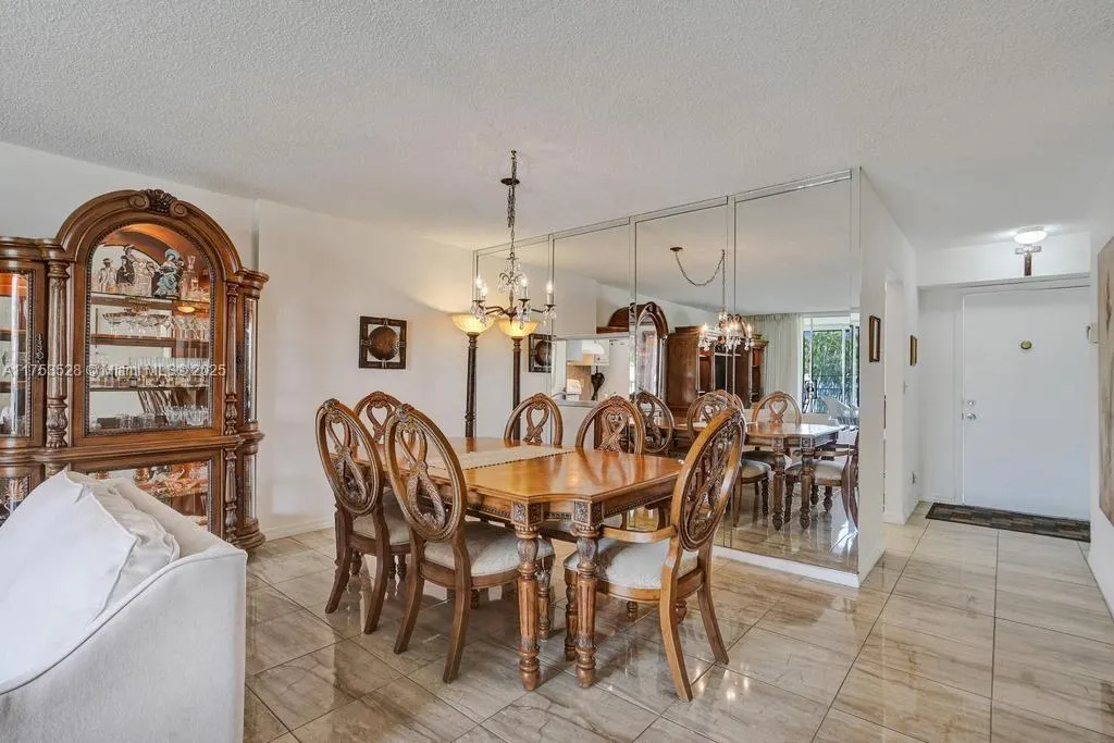 205 SE 11th Ter, #203