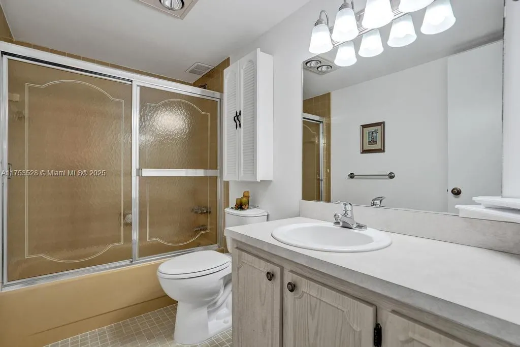 205 SE 11th Ter, #203